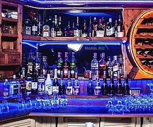 Караоке-бар и ночной клуб Пират