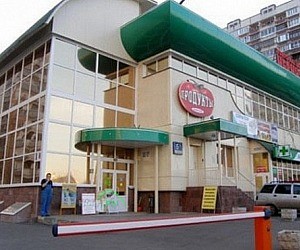 Торговый центр Неринга на улице Знаменские Садки