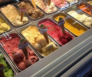 Сеть магазинов итальянского мороженого Piccolo в ТЦ МЕГА Белая Дача на 1-ом Покровском проезде, 1