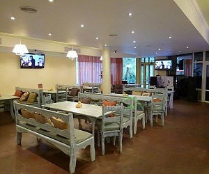 Арт-кафе Палитра вкуса в здании кинотеатра Нева