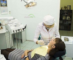 Стоматологическая поликлиника на метро Площадь Ленина