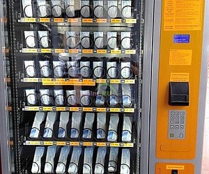 Автомат по продаже контактных линз Оптика52 в ТЦ Золотая миля