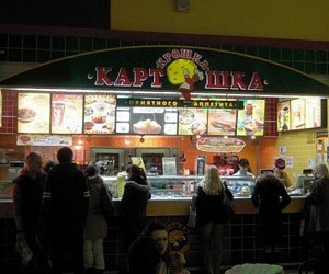 Точка быстрого питания Крошка Картошка на метро Отрадное