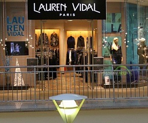 Сеть магазинов женской одежды LAUREN VIDAL в ТЦ Атриум