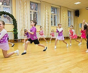 Танцы и фитнес для детей и взрослых HappyClub на улице Константинова