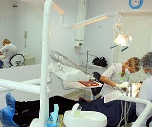 Сеть стоматологических клиник Дента-Рус на Никулинской улице, 31