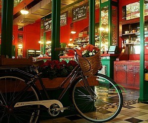 Сеть кафе-баров Жан-Жак на улице Льва Толстого